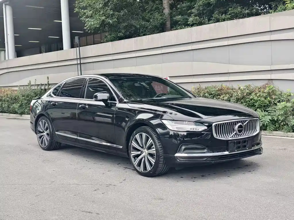VOLVO S90 2025