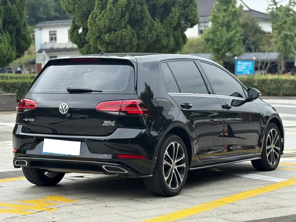 VOLKSWAGEN GOLF 2020