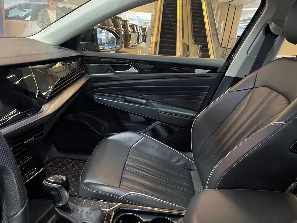 VOLKSWAGEN PASSAT 2024