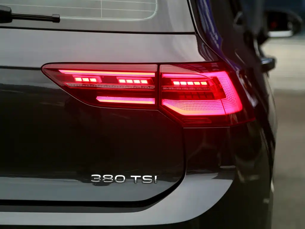 VOLKSWAGEN GOLF GTI 2022