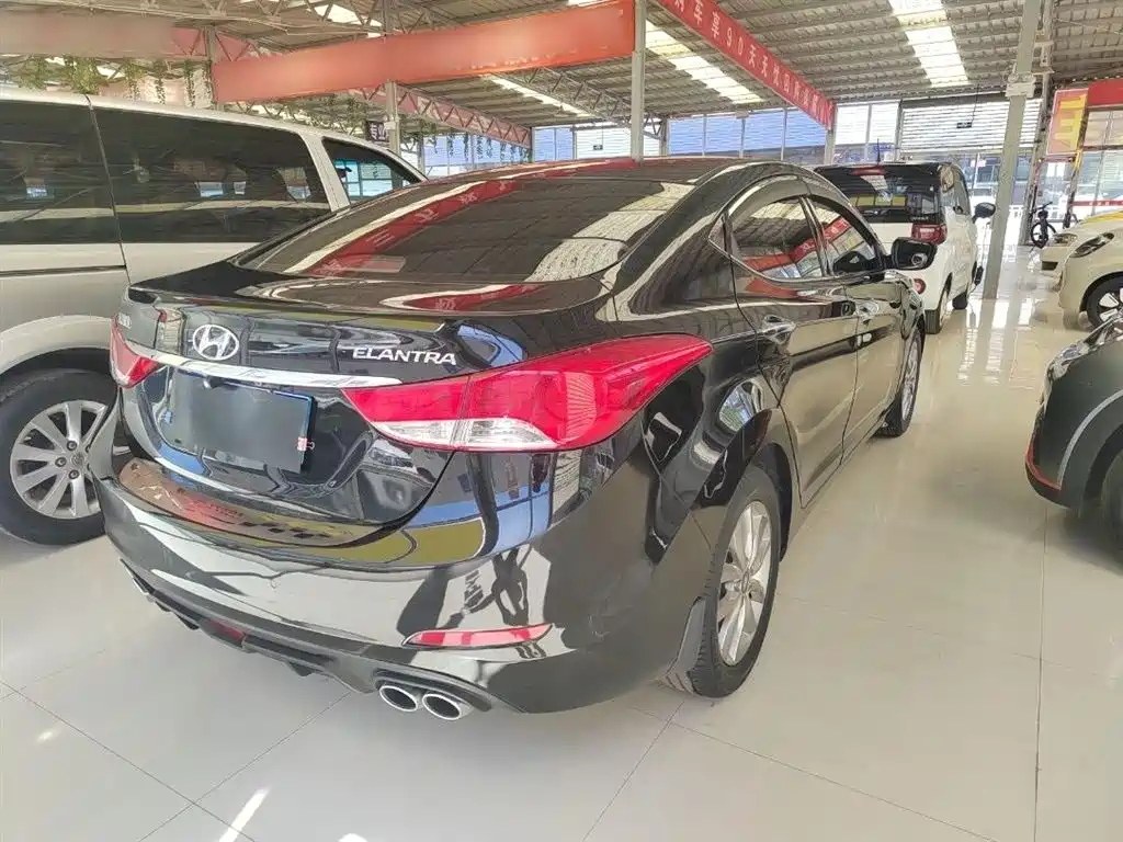 HYUNDAI ELANTRA 2015