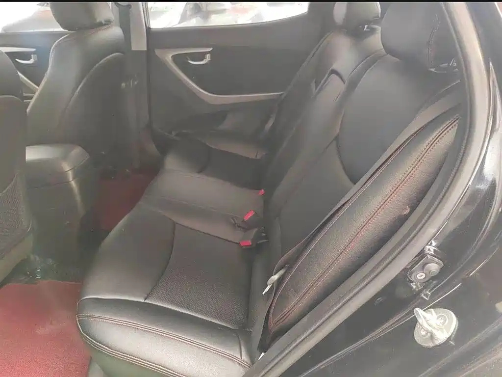 HYUNDAI ELANTRA 2015