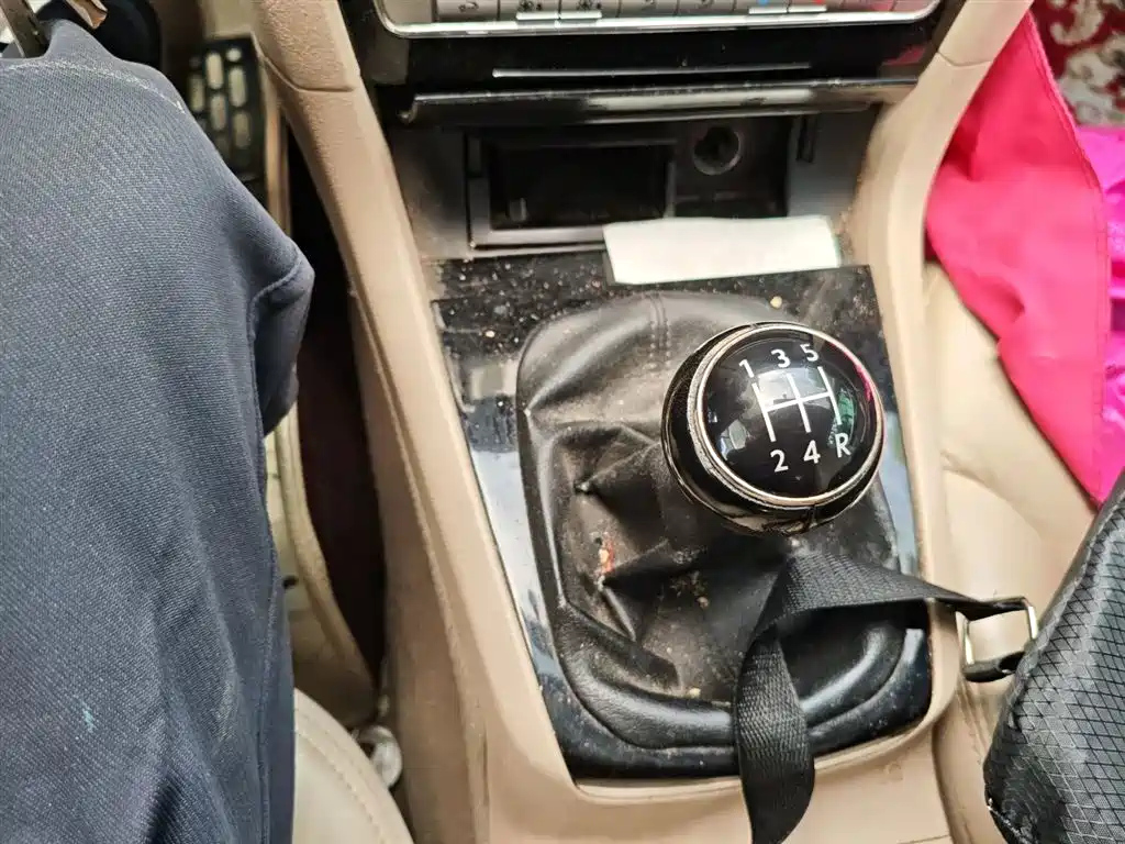 VOLKSWAGEN PASSAT LINGYU 2011