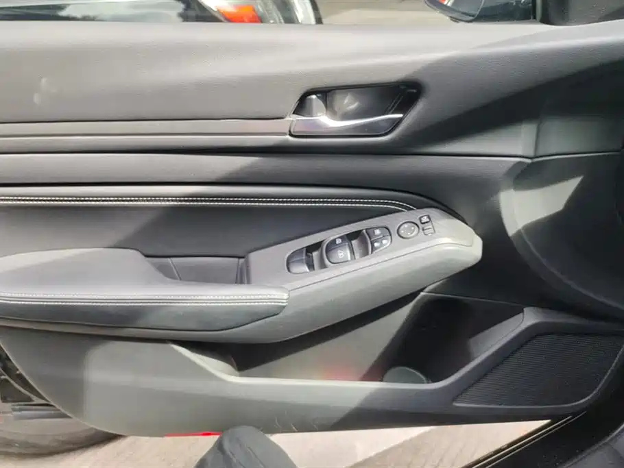 NISSAN TEANA 2020