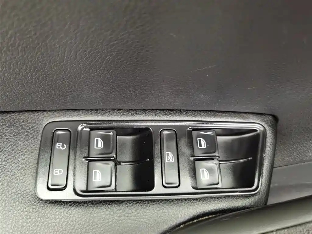 VOLKSWAGEN JETTA 2016