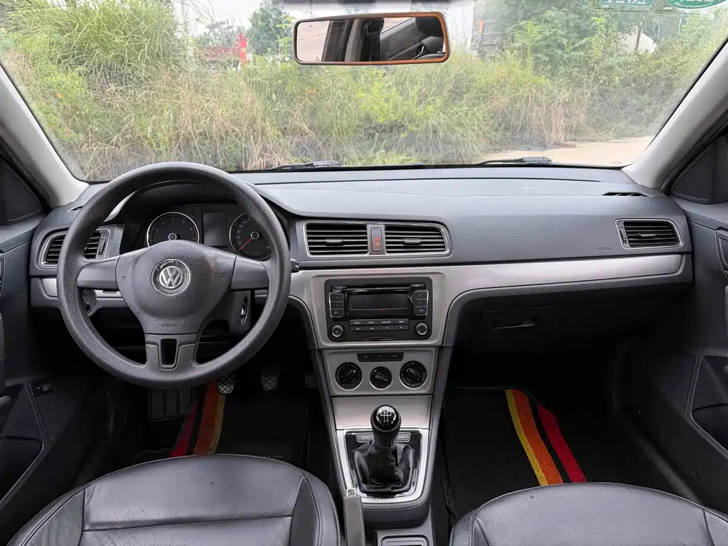 VOLKSWAGEN LAVIDA 2013