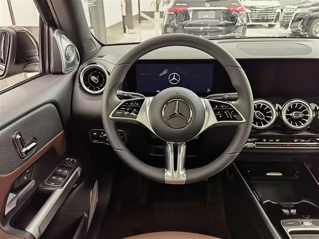 MERCEDES BENZ GLB 2025