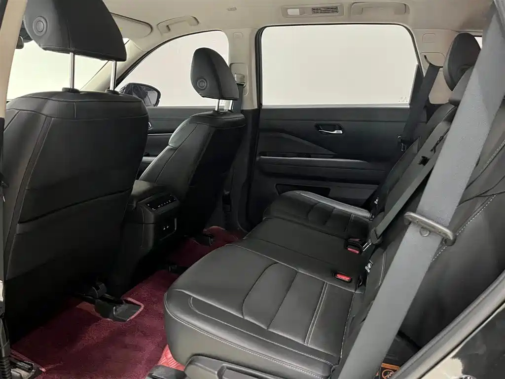 NISSAN PATHFINDER 2024