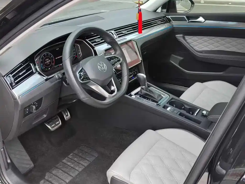 VOLKSWAGEN MAGOTAN 2023