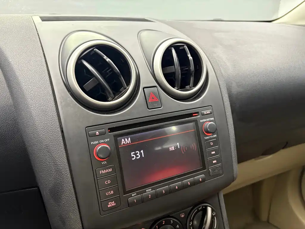 NISSAN QASHQAI 2015