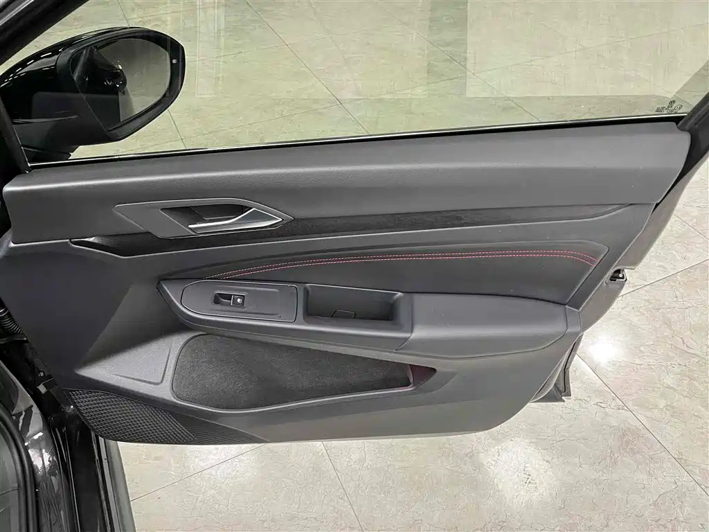 VOLKSWAGEN GOLF GTI 2021