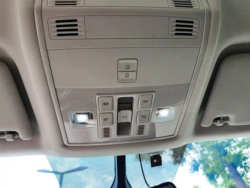 VOLKSWAGEN THARU 2022