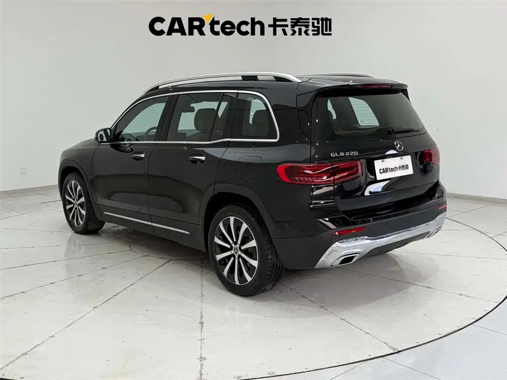 MERCEDES BENZ GLB 2025