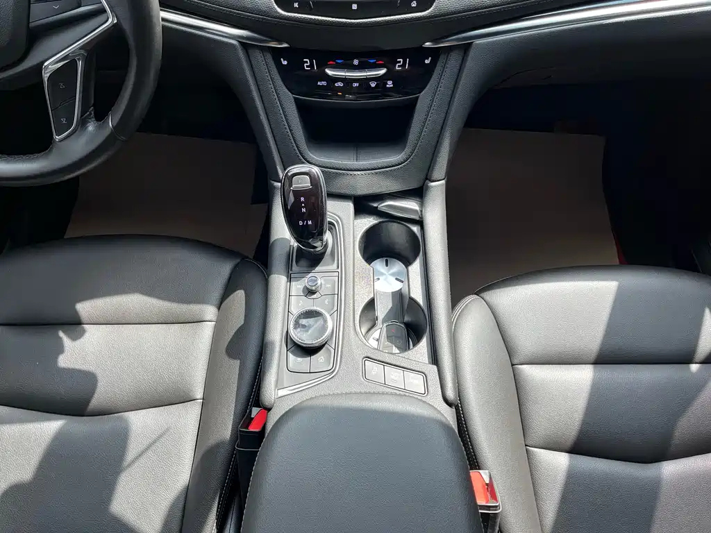 CADILLAC XT5 2021