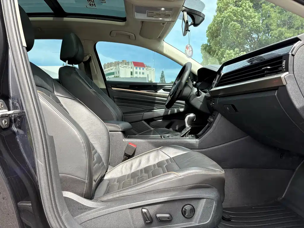 VOLKSWAGEN PASSAT 2019