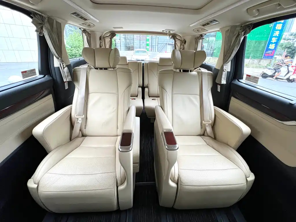 TOYOTA ALPHARD 2015