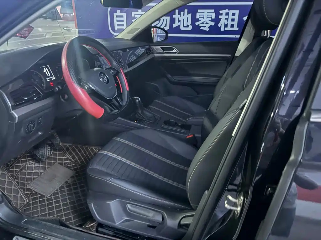 VOLKSWAGEN LAVIDA 2020