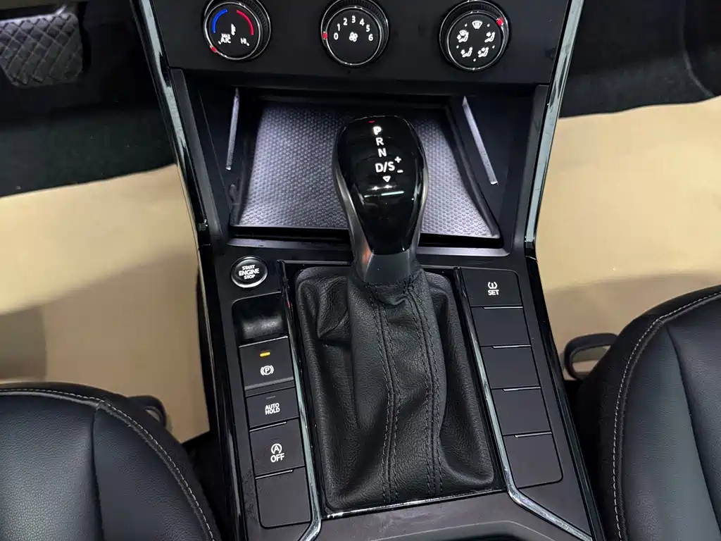 VOLKSWAGEN PASSAT 2021