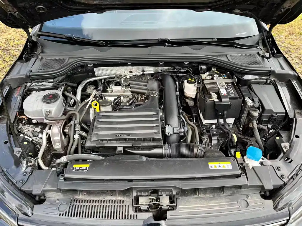 VOLKSWAGEN GOLF 2023