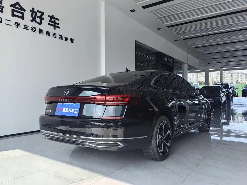 VOLKSWAGEN PASSAT 2024