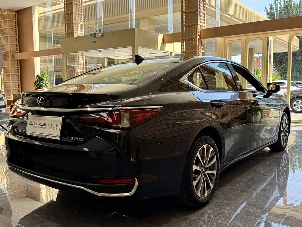 LEXUS ES 2024