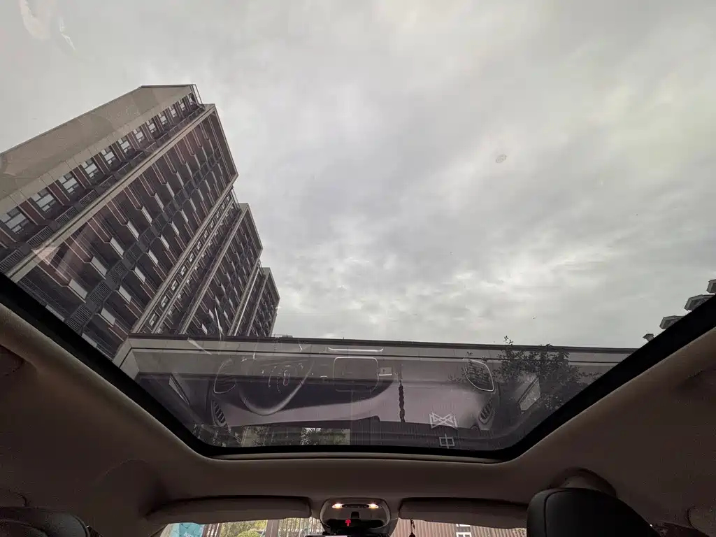 VOLVO V40 2016