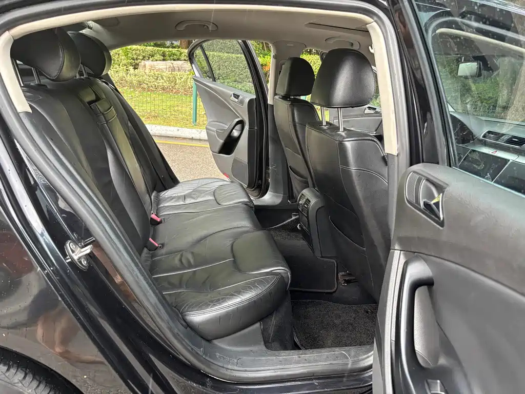 VOLKSWAGEN MAGOTAN 2011