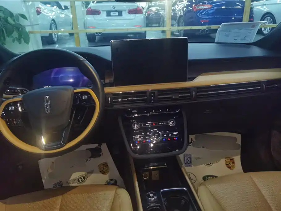 LINCOLN ADVENTURER 2022