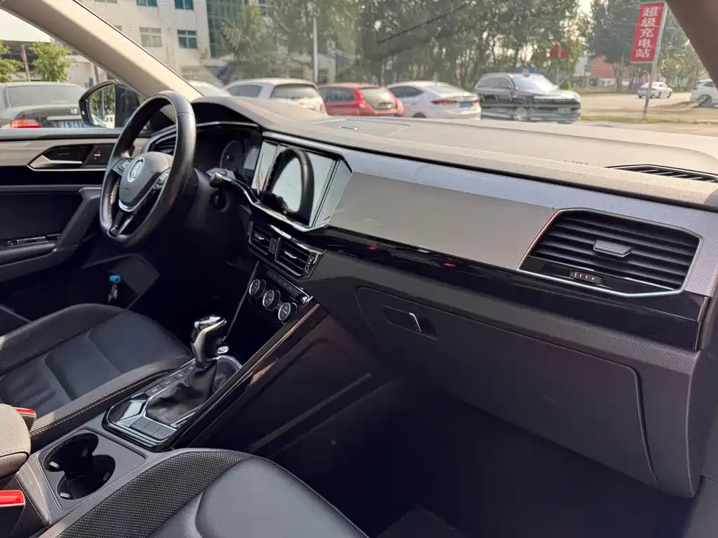 VOLKSWAGEN TAYRON 2019