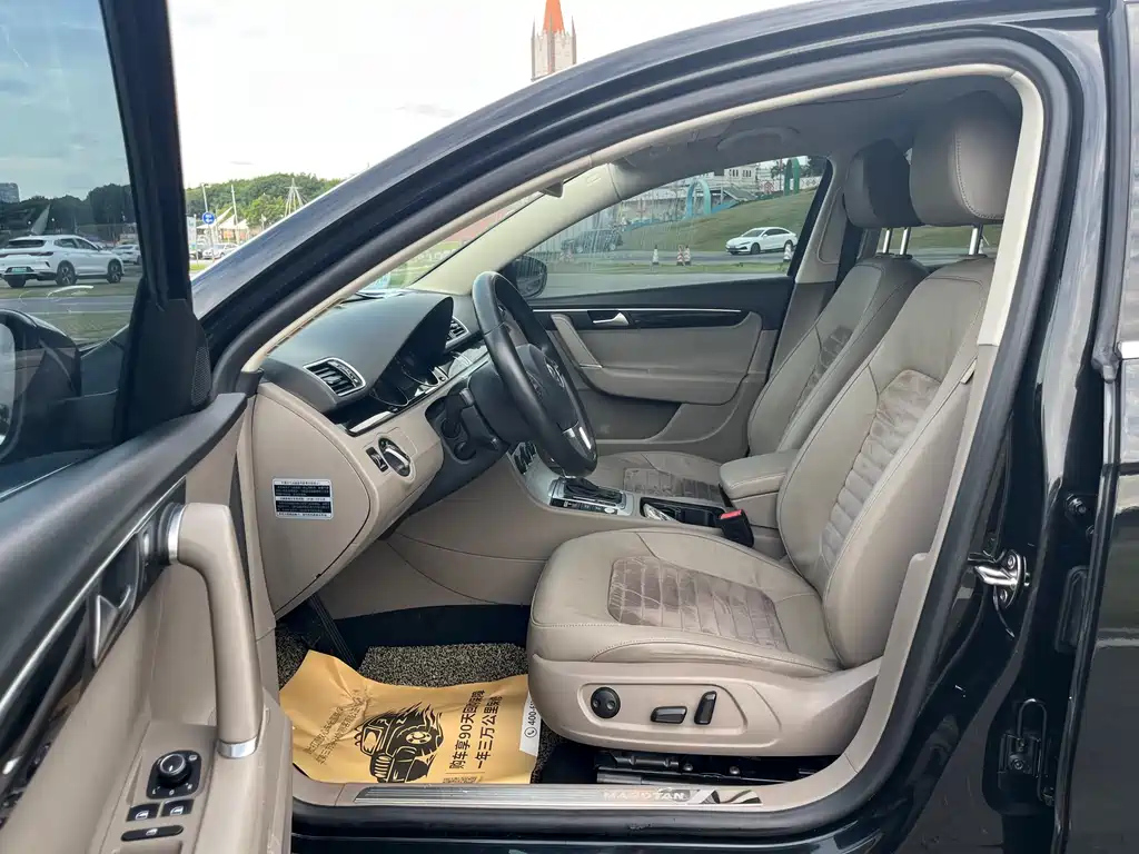 VOLKSWAGEN MAGOTAN 2015