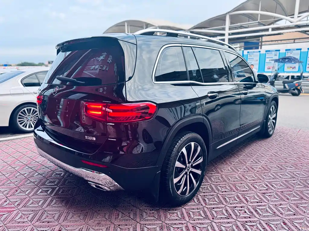 MERCEDES BENZ GLB 2024