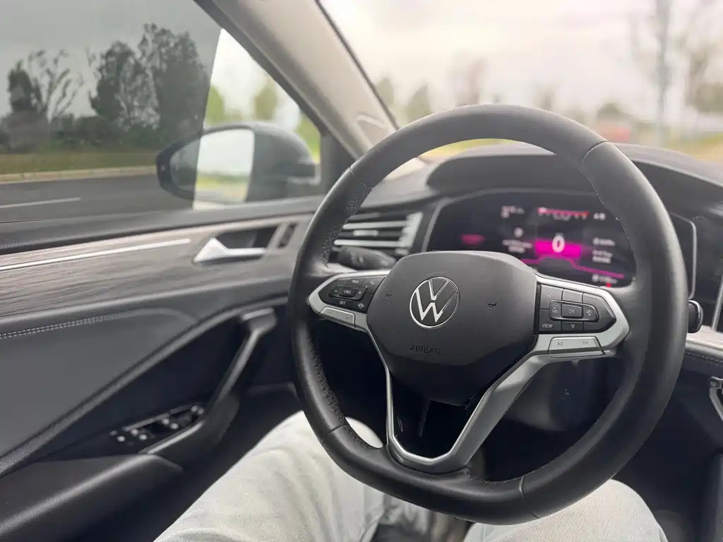 VOLKSWAGEN SAGITAR 2024