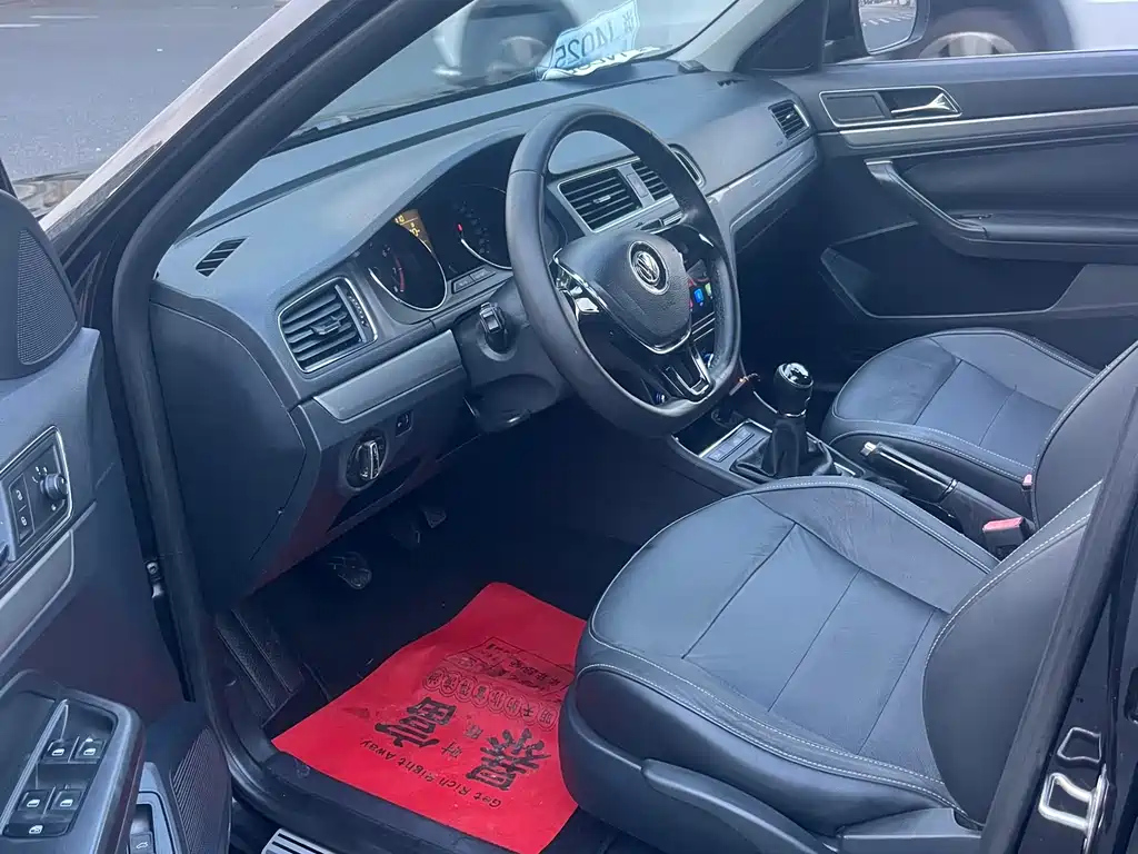 VOLKSWAGEN LAVIDA 2016