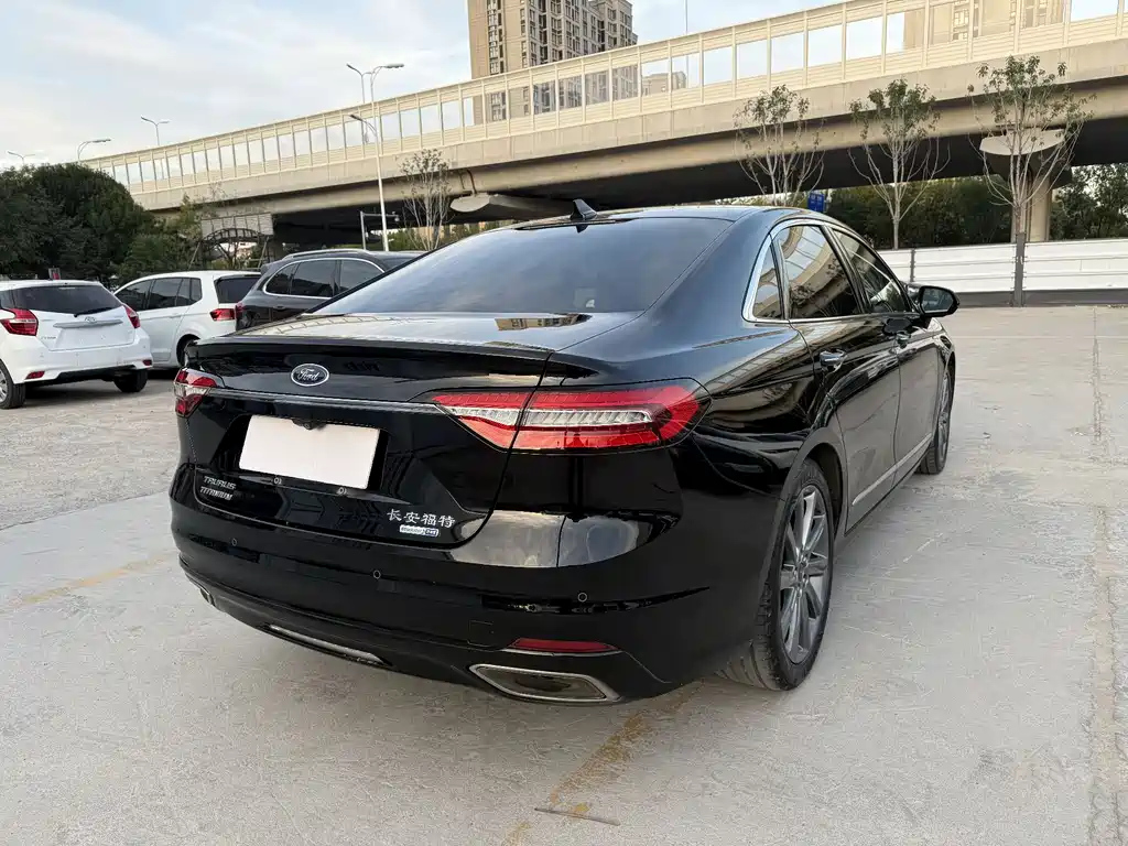FORD TAURUS 2021