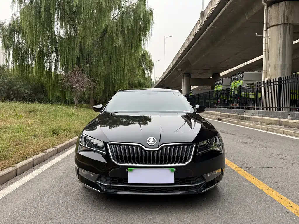 SKODA SUPERB 2017