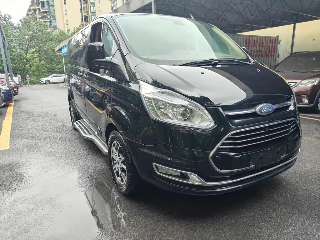 FORD TOUREO 2017