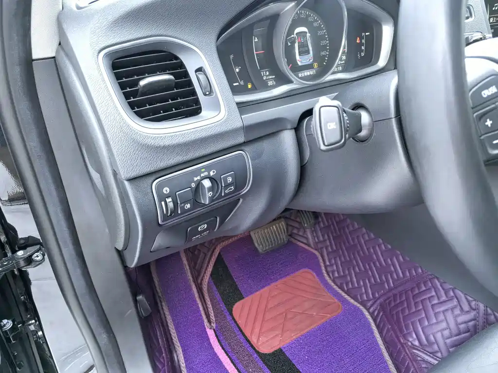 VOLVO S60 2015