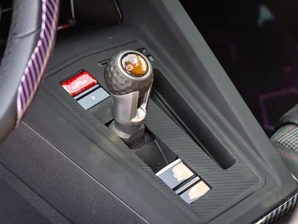 VOLKSWAGEN GOLF GTI 2024