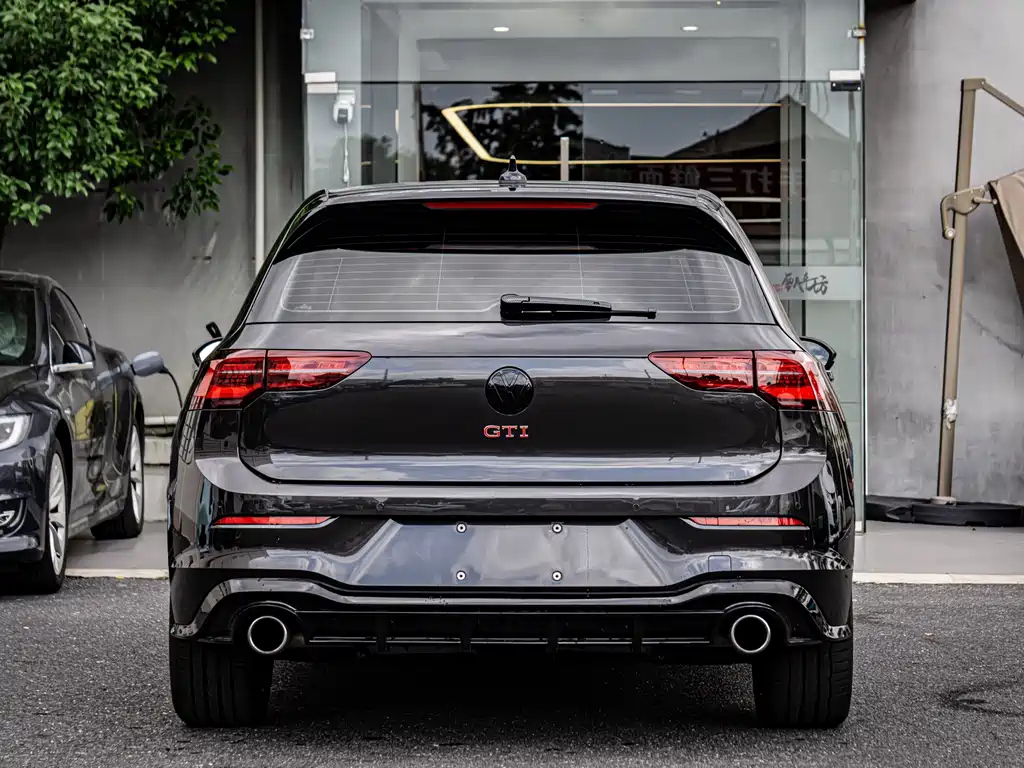 VOLKSWAGEN GOLF GTI 2024