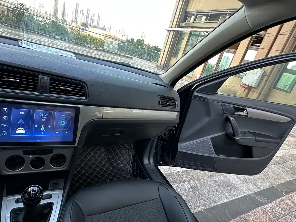VOLKSWAGEN LAVIDA 2015