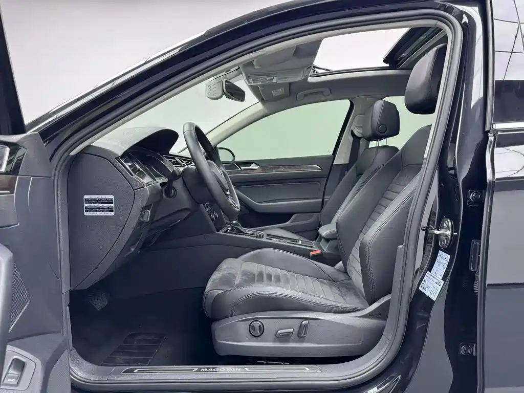 VOLKSWAGEN MAGOTAN 2016
