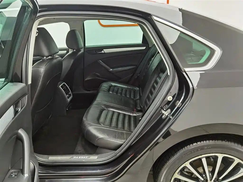 VOLKSWAGEN PASSAT 2016