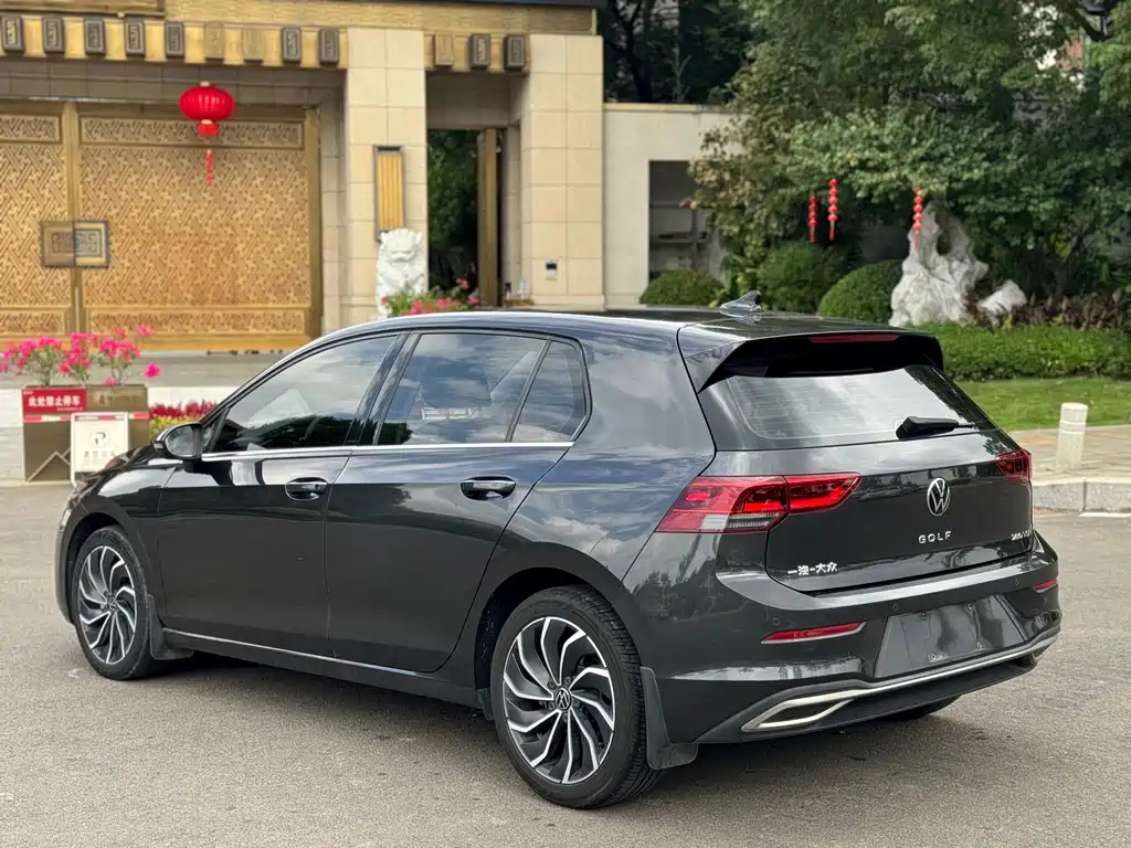 VOLKSWAGEN GOLF 2021