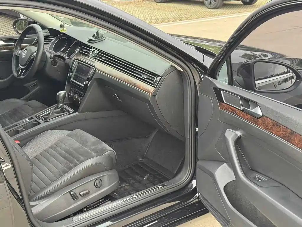 VOLKSWAGEN MAGOTAN 2016