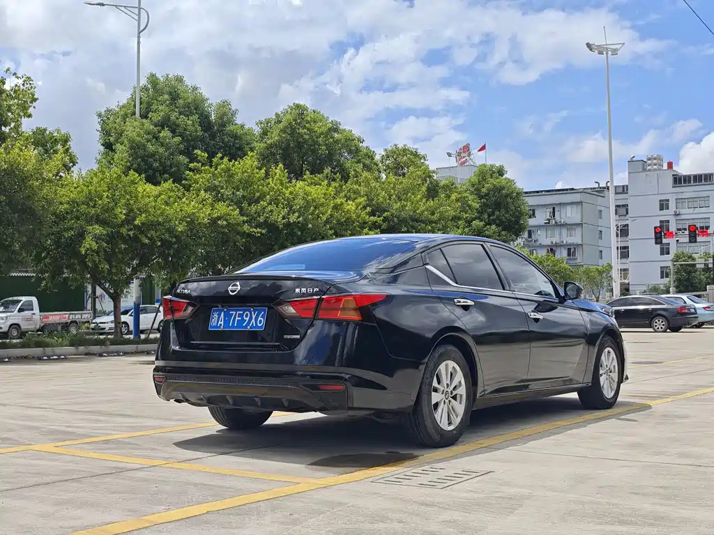 NISSAN TEANA 2022