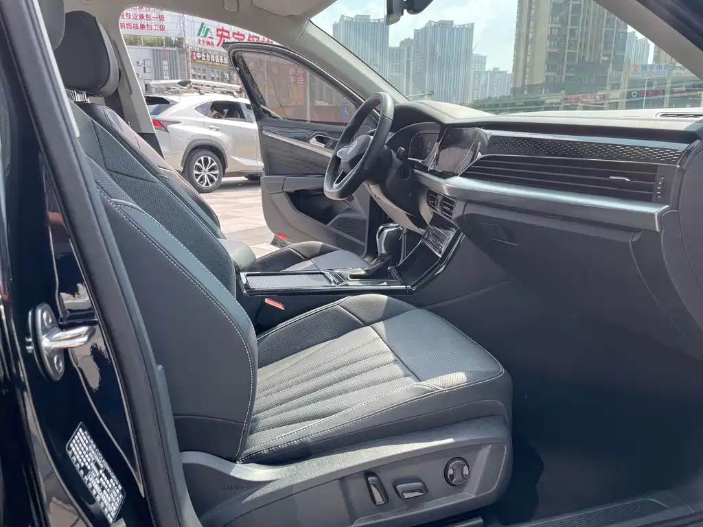 VOLKSWAGEN PASSAT 2024