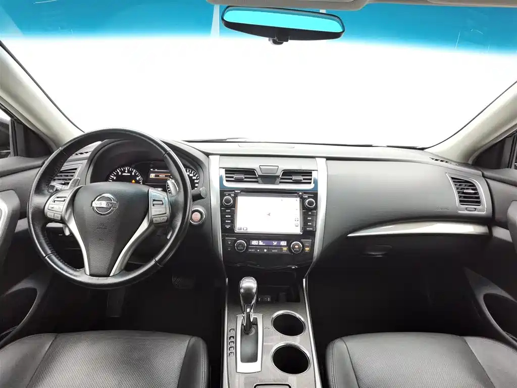 NISSAN TEANA 2015