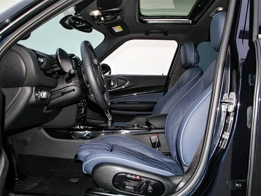 MINI CLUBMAN 2023