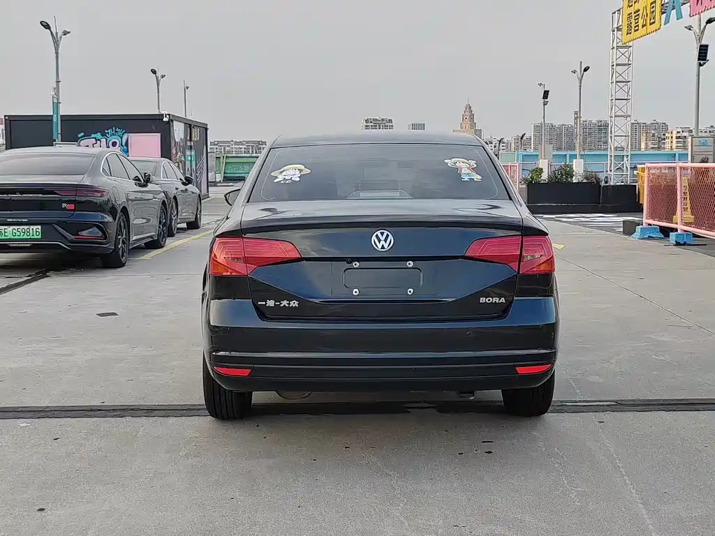 VOLKSWAGEN BORA 2016