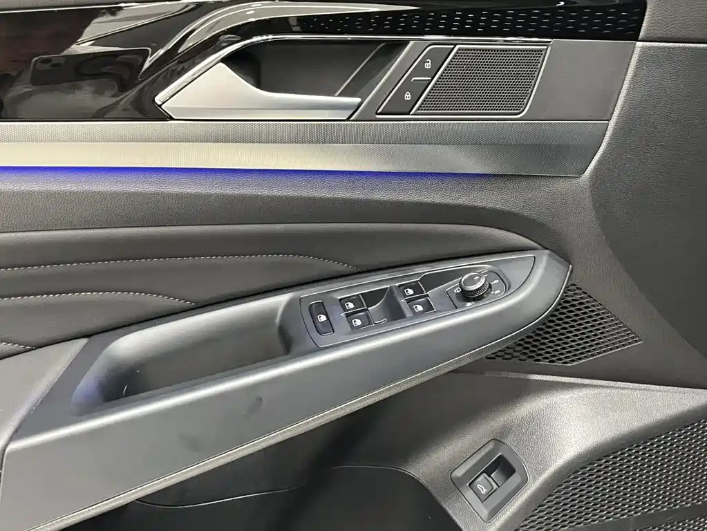 VOLKSWAGEN PASSAT 2024